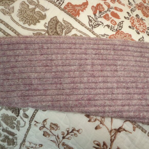 NWOT LEGENDARY OUTFITTERS Knit Crew Neck Sweater S Lavender/Plum Raglan Sleeves - Picture 10 of 15